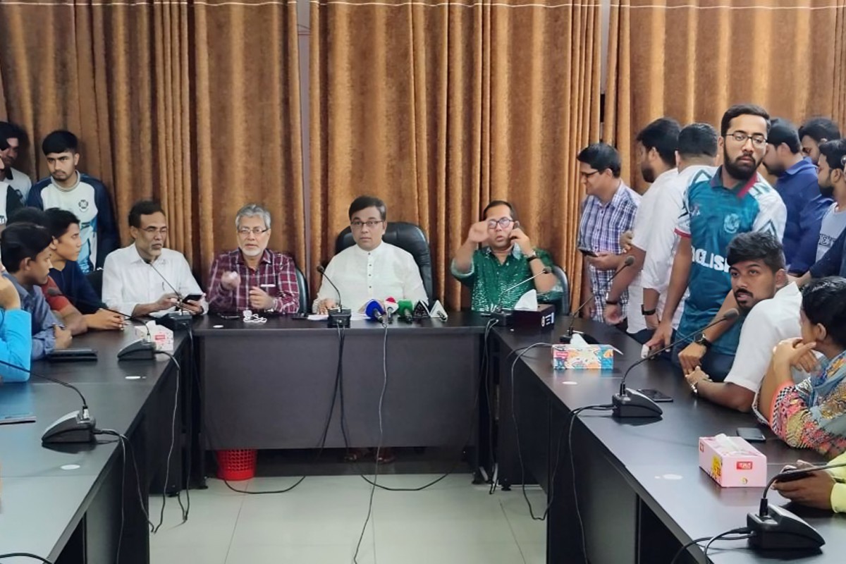 মধ্যরাতে নির্বাচনের তফসিল ঘোষণা, জাকসু নির্বাচন ৩১ জুলাই