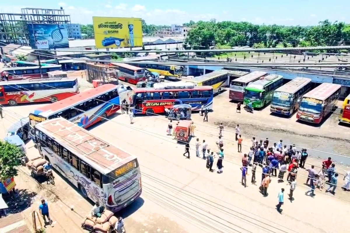 জামালপুর আন্তঃজেলা বাস টার্মিনাল সংস্কারের দাবিতে অবরোধ, ৪৮ ঘণ্টার আলটিমেটাম