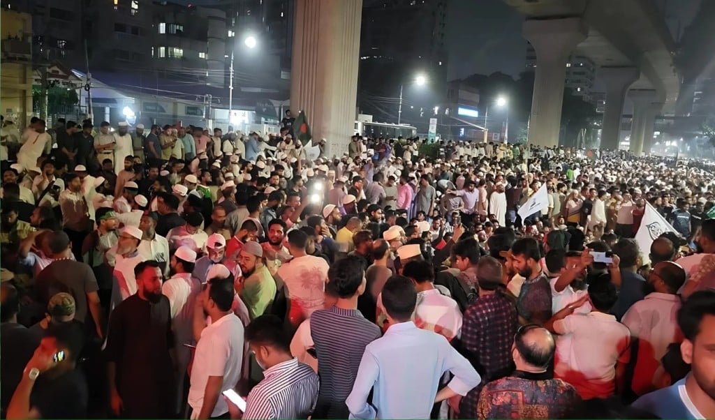 জুলাই ঘোষণাপত্র না দেওয়া পর্যন্ত ঘরে ফিরছে না আন্দোলনকারীরা 1746931789 জুলাই ঘোষণাপত্র না দেওয়া পর্যন্ত ঘরে ফিরছে না আন্দোলনকারীরা