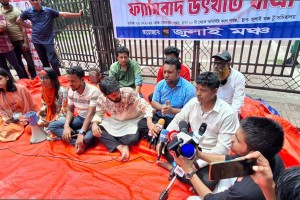 ‘ফ্যাসিবাদ উৎখাত যাত্রা’: সচিবালয়ের সামনে জুলাই মঞ্চ