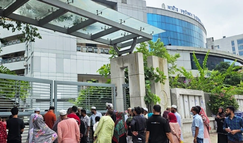 টানা চতুর্থ দিনেও চক্ষু হাসপাতালের চিকিৎসাসেবা বন্ধ ভোগান্তিতে রোগীরা 1748680024 টানা চতুর্থ দিনেও চক্ষু হাসপাতালের চিকিৎসাসেবা বন্ধ, চরম ভোগান্তিতে রোগীরা