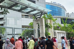 টানা চতুর্থ দিনেও চক্ষু হাসপাতালের চিকিৎসাসেবা বন্ধ, চরম ভোগান্তিতে রোগীরা