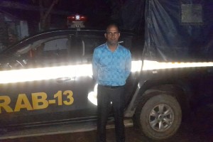 ট্রাক আটকে চাঁদাবাজির সময় সেনাবাহিনীর হাতে এনসিপি নেতা গ্রেপ্তার