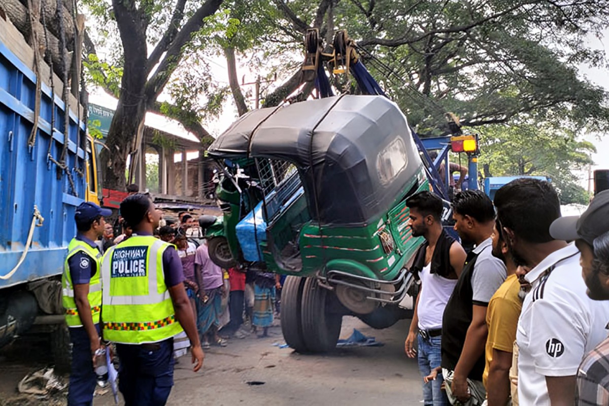 ভৈরবে বাজারে ট্রাক ঢুকে দুই জন নিহত, আহত ১০