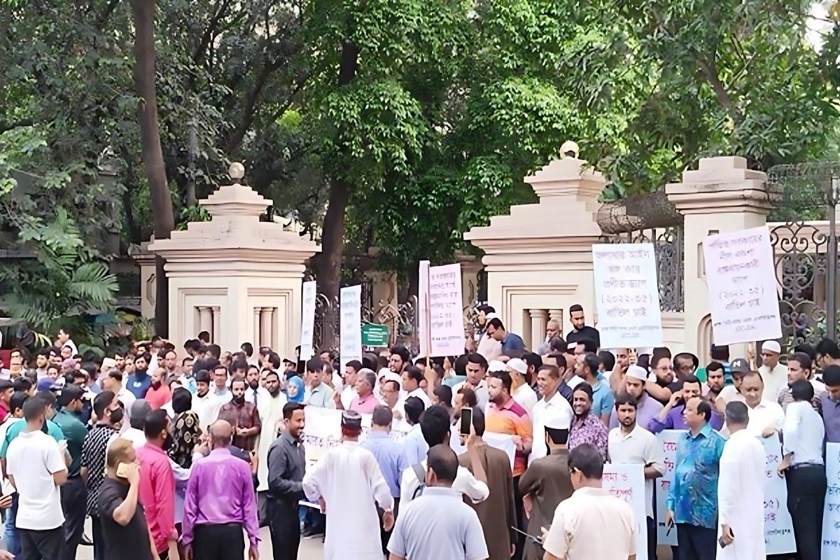 ড্যাপ ও ইমারত নির্মাণ বিধিমালা সংশোধনের দাবিতে রাজউক ঘেরাও