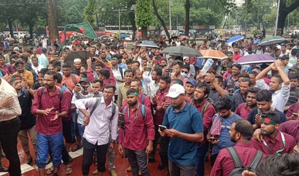 দাবি আদায়ে শহীদ মিনারে পল্লী বিদ্যুৎ সমিতির কর্মীদের ষষ্ঠ দিনের অবস্থান 1748245010 দাবি আদায়ে শহীদ মিনারে পল্লী বিদ্যুৎ সমিতির কর্মীদের ষষ্ঠ দিনের অবস্থান