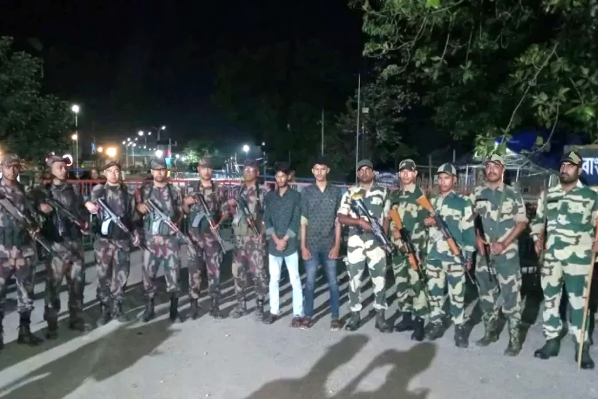 ধরে নেওয়া দুই বাংলাদেশিকে ফেরত দিয়েছে বিএসএফ