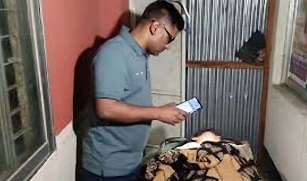 নারায়ণগঞ্জে স্ত্রীকে হত্যা করে দুই সন্তান নিয়ে পালালো স্বামী 1747708272 নারায়ণগঞ্জে স্ত্রীকে হত্যা করে দুই সন্তান নিয়ে পালালো স্বামী