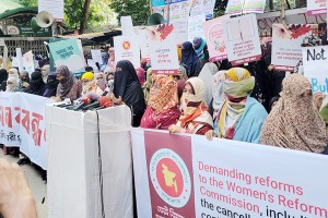 নারী সংস্কার কমিশনের প্রস্তাব বাতিলের দাবি নারীদের