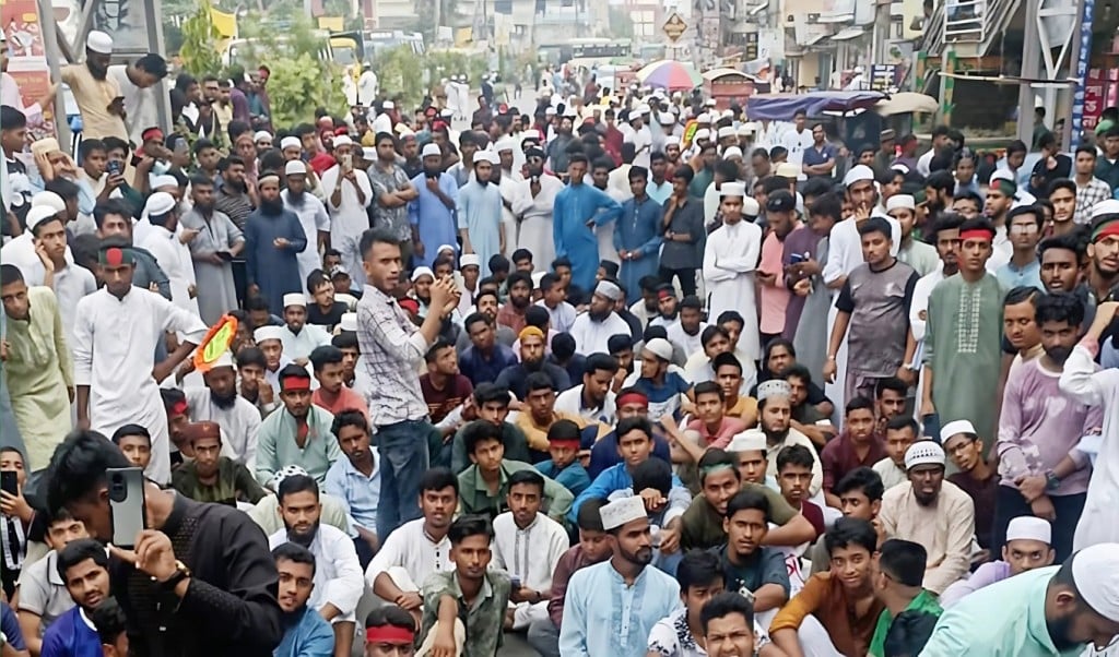 নোয়াখালীতে আ.লীগ নিষিদ্ধের দাবিতে সড়ক অবরোধ 1746799438 নোয়াখালীতে আ.লীগ নিষিদ্ধের দাবিতে সড়ক অবরোধ