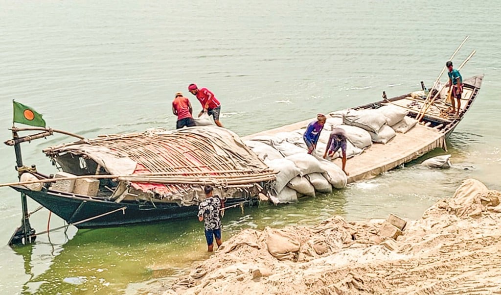 পদ্মা নদীর বাঁধ সংস্কার ফুট প্রতি খরচ ৪৪ হাজার 1746505848 পদ্মা নদীর বাঁধ সংস্কার:প্রতি ফুটে খরচ ৪৪ হাজার