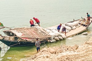 পদ্মা নদীর বাঁধ সংস্কার:প্রতি ফুটে খরচ ৪৪ হাজার