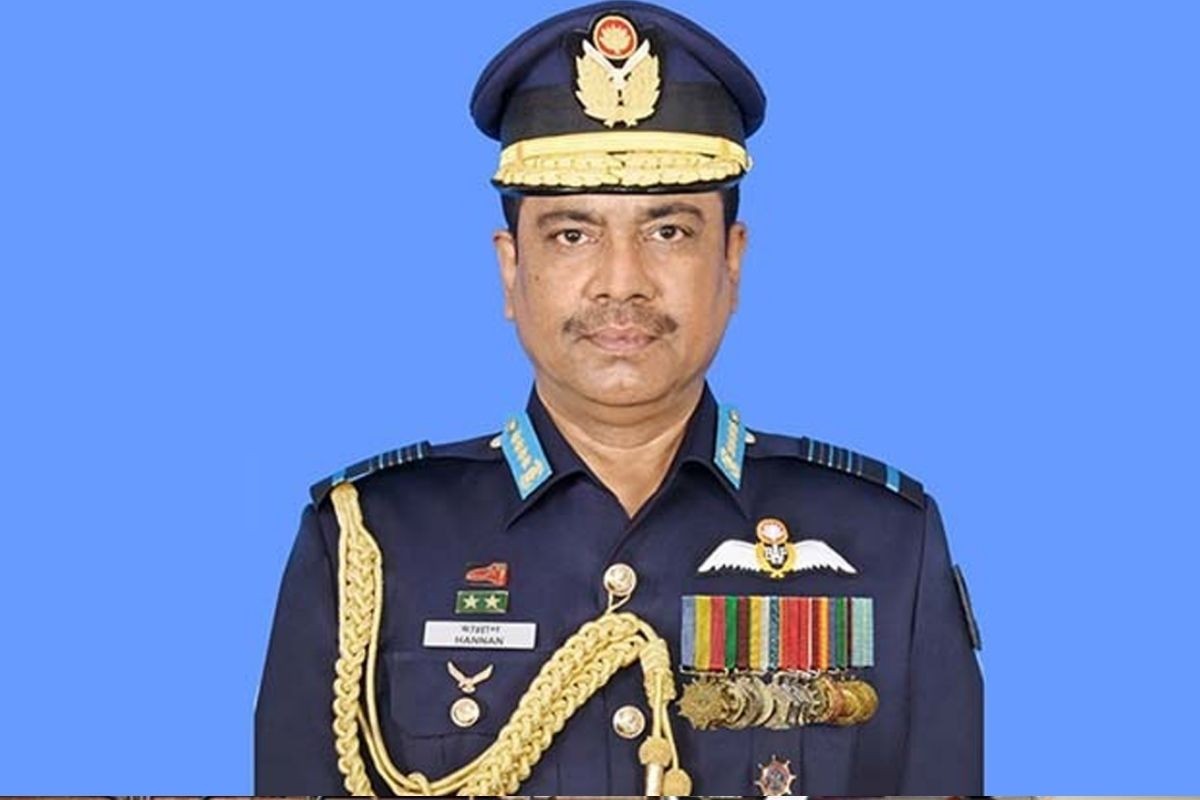 পরিবারসহ বিমান বাহিনীর সাবেক প্রধানের দেশত্যাগে নিষেধাজ্ঞা