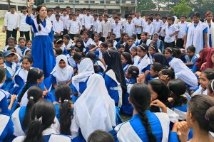 পরীক্ষায় ফেল করিয়ে দেয়ার হুমকি দিয়ে ছাত্রীকে ‘কুপ্রস্তাব’, শিক্ষকের পদত্যাগ দাবিতে বিক্ষোভ