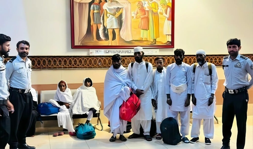 পাঁচ হাজারের বেশি পাকিস্তানি ভিক্ষুককে বিতাড়িত করেছে সৌদি 1747298099 পাঁচ হাজারের বেশি পাকিস্তানি ভিক্ষুককে বিতাড়িত করেছে সৌদি
