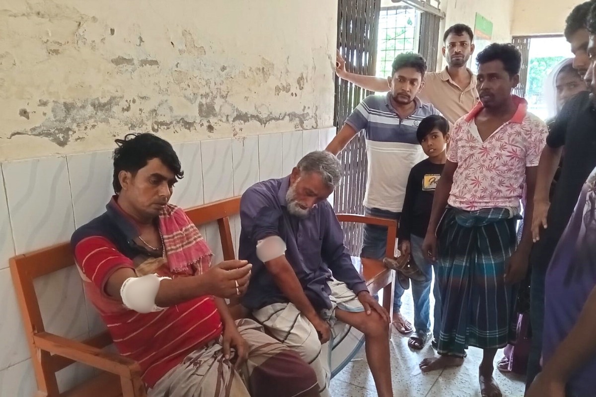পাবনায় ৮ কৃষককে পিটিয়ে আহত, গরু জবাই করে ‘পিকনিক’