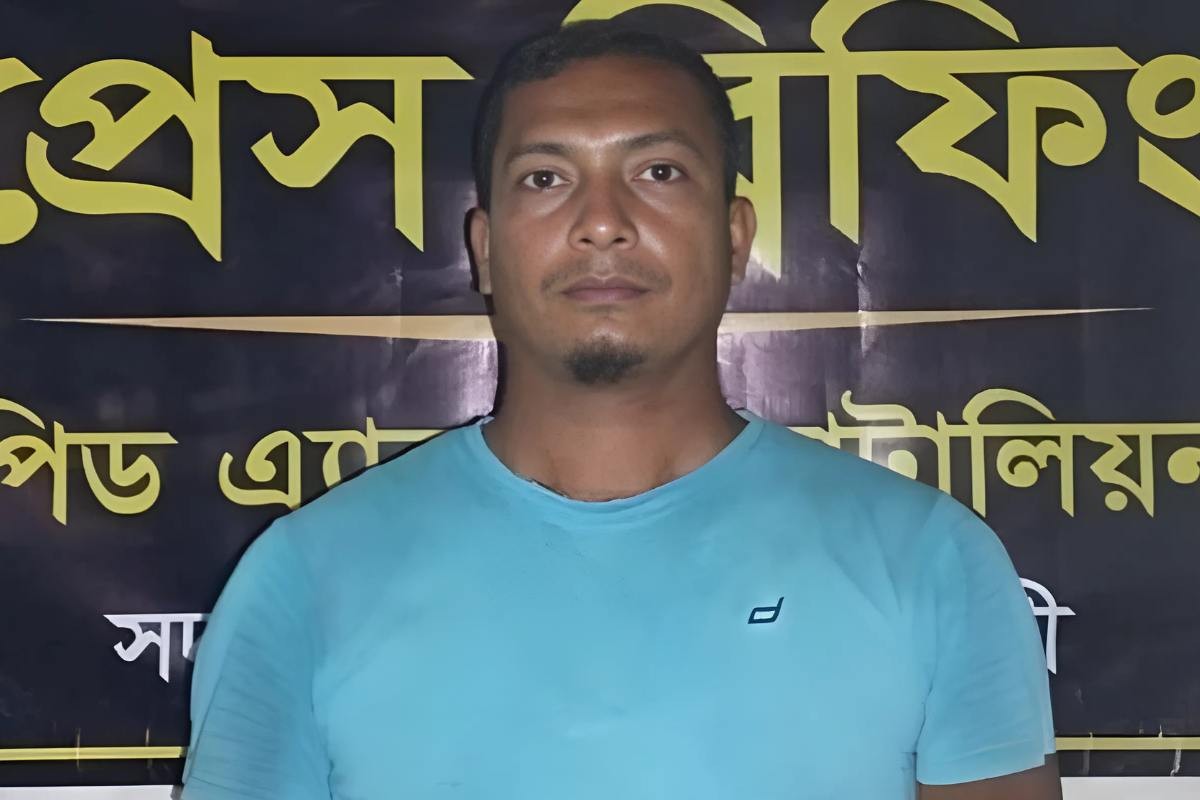 পুলিশের মোবাইল-টাকা ছিনতাই, র‍্যাবের হাতে গ্রেপ্তার