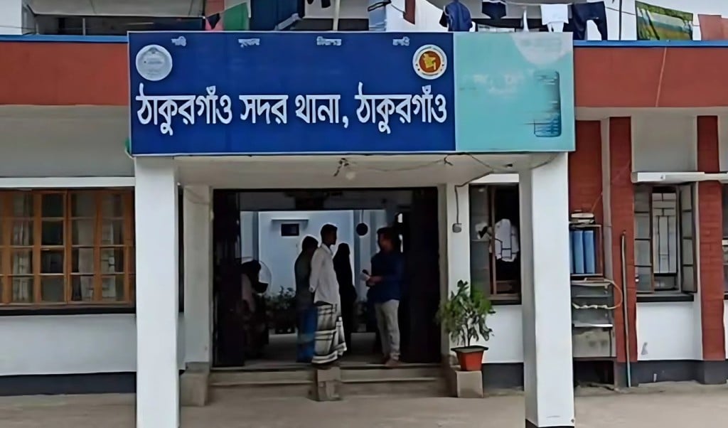 পুলিশের হাতে থেকে ১৪ মামলার আসামিকে ছিনিয়ে নিলো যুবদল কর্মীরা 1746685706 পুলিশের হাত থেকে ১৪ মামলার আসামিকে ছিনিয়ে নিলো যুবদল কর্মীরা