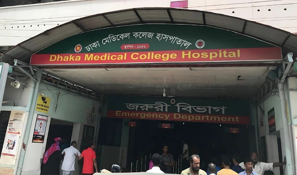 ফুল বাগানে পানি দিতে গিয়ে ছাদ থেকে পড়ে কলেজছাত্রীর মৃত্যু 1746516492 ছাদ থেকে পড়ে কলেজছাত্রীর মৃত্যু
