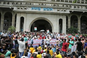 ফের নগরভবনের সামনে ইশরাক সমর্থকদের বিক্ষোভ
