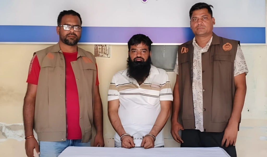 বগুড়া শহরের আলোচিত সন্ত্রাসী ঝুমুর গ্রেপ্তার 1746882894 বগুড়া শহরের আলোচিত সন্ত্রাসী ঝুমুর গ্রেপ্তার