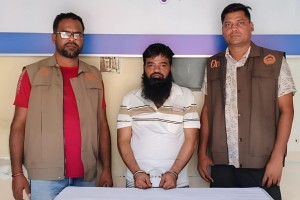 বগুড়া শহরের আলোচিত সন্ত্রাসী ঝুমুর গ্রেপ্তার