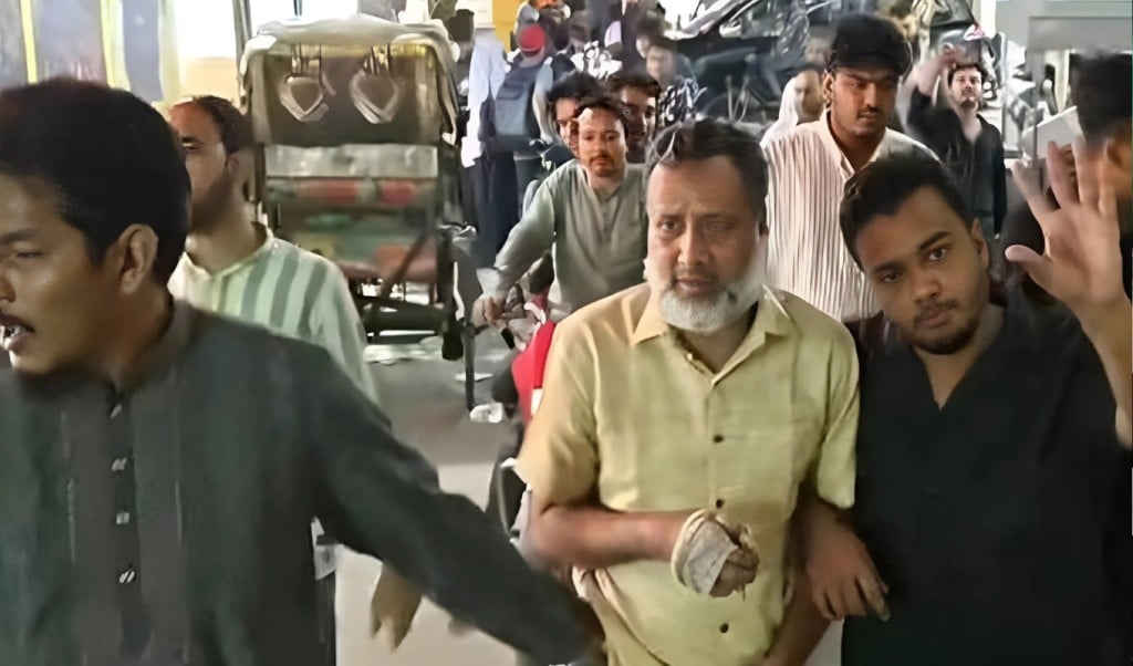 বগুড়ায় অধ্যক্ষকে মারধর করে পুলিশে দিলো এনসিপির নেতাকর্মীরা 1746498578 বগুড়ায় অধ্যক্ষকে মারধর করে পুলিশে দিলো এনসিপির নেতাকর্মীরা