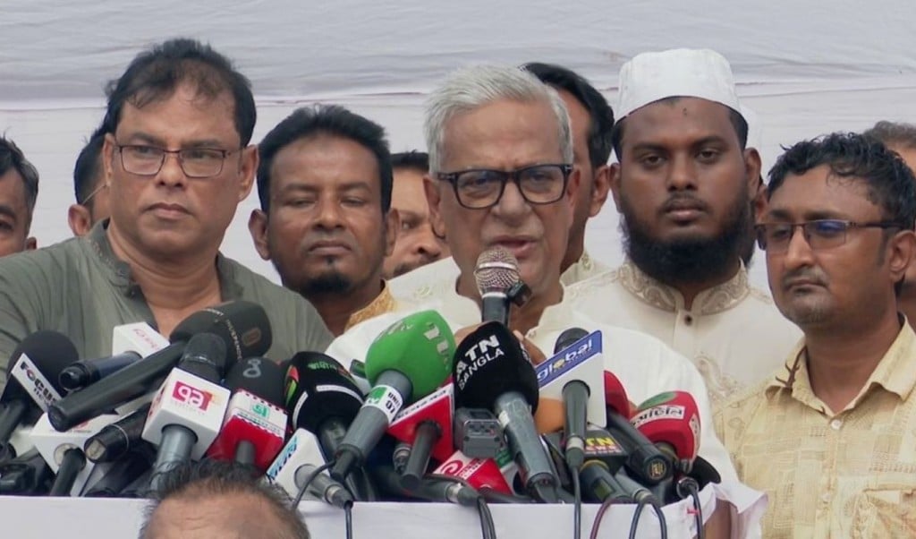 বাংলাদেশের ১৮ কোটির ড. ইউনূস 1748002324 ‘১৮ কোটি জনগণের ইউনূস আপনি, আমরা আপনাদের পদত্যাগ চাই না’