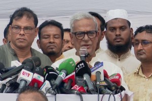 ‘১৮ কোটি জনগণের ইউনূস আপনি, আমরা আপনাদের পদত্যাগ চাই না’