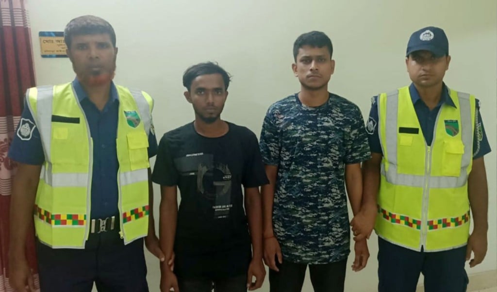 বাসের ধাক্কায় অ্যাম্বুলেন্সের পাঁচ যাত্রী নিহতের ঘটনায় আটক ২ 1746719854 বাসের ধাক্কায় অ্যাম্বুলেন্সের পাঁচ যাত্রী নিহতের ঘটনায় আটক ২