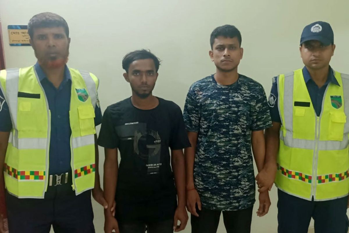 বাসের ধাক্কায় অ্যাম্বুলেন্সের পাঁচ যাত্রী নিহতের ঘটনায় আটক ২