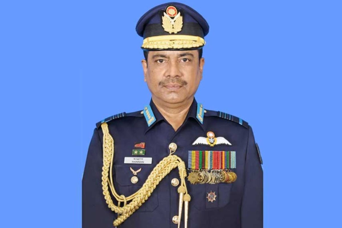সাবেক বিমানবাহিনী প্রধান হান্নানের ব্যাংক হিসাব ফ্রিজ, সাবেক এমপিসহ ১৬ জনের দেশত্যাগে নিষেধাজ্ঞা