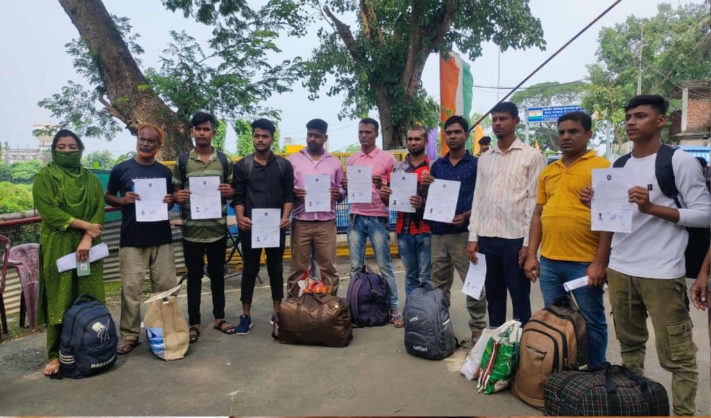 ভারতে কারাভোগের পর দেশে ফিরল ১১ বাংলাদেশি নাগরিক 1747313522 ভারতে কারাভোগের পর দেশে ফিরল ১১ বাংলাদেশি নাগরিক