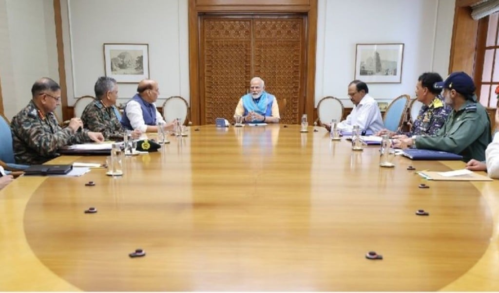 ভারতের শীর্ষ সামরিক ও নিরাপত্তা কর্মকর্তাদের সঙ্গে বৈঠক করেছেন নরেন্দ্র মোদি। 1746877492 ভারতের শীর্ষ সামরিক ও নিরাপত্তা কর্মকর্তাদের সঙ্গে মোদির জরুরি বৈঠক