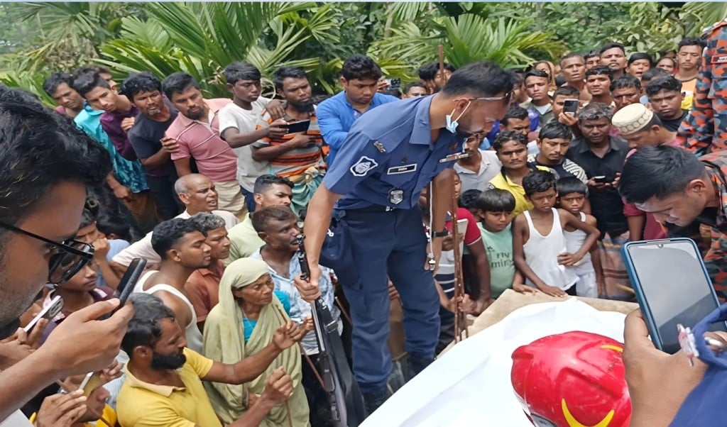 ময়মনসিংহে সেপটিক ট্যাংকে নেমে প্রাণ গেলো শ্রমিকের 1746414767 ময়মনসিংহে সেপটিক ট্যাংকে নেমে প্রাণ গেলো শ্রমিকের