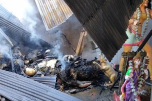 মানিকগঞ্জে কালীমন্দিরে আগুন, পুড়েছে প্রতিমা ও ঘর