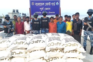 মিয়ানমারে ৭৪২ বস্তা ইউরিয়া সার পাচারের চেষ্টা, আটক ১১