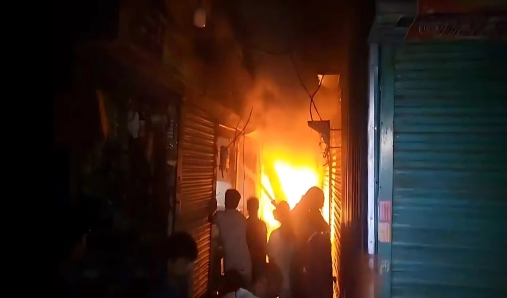 মুন্সিগঞ্জে ঐতিহ্যবাহী বাজারে অগ্নিকাণ্ড অর্ধশত দোকান পুড়ে ছাই 1747372541 মুন্সিগঞ্জে ঐতিহ্যবাহী বাজারে অগ্নিকাণ্ড, অর্ধশত দোকান পুড়ে ছাই