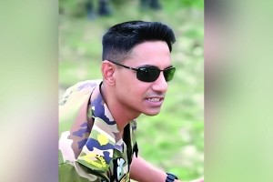 মেজর সিনহাকে চারটি গুলির পর গলায় পাড়া দিয়ে মৃত্যু নিশ্চিত করা হয়: আসাদুজ্জামান