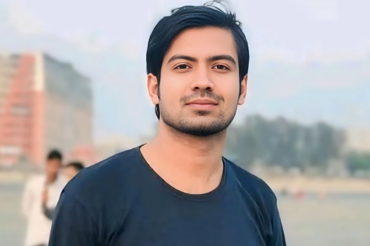 মোবাইলে কথা বলার সময় পাঁচতলা থেকে পড়ে যুবকের মৃত্যু