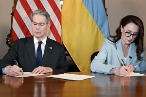 যুক্তরাষ্ট্র ও ইউক্রেনের মধ্যে খনিজ সম্পদ নিয়ে চুক্তি সাক্ষর