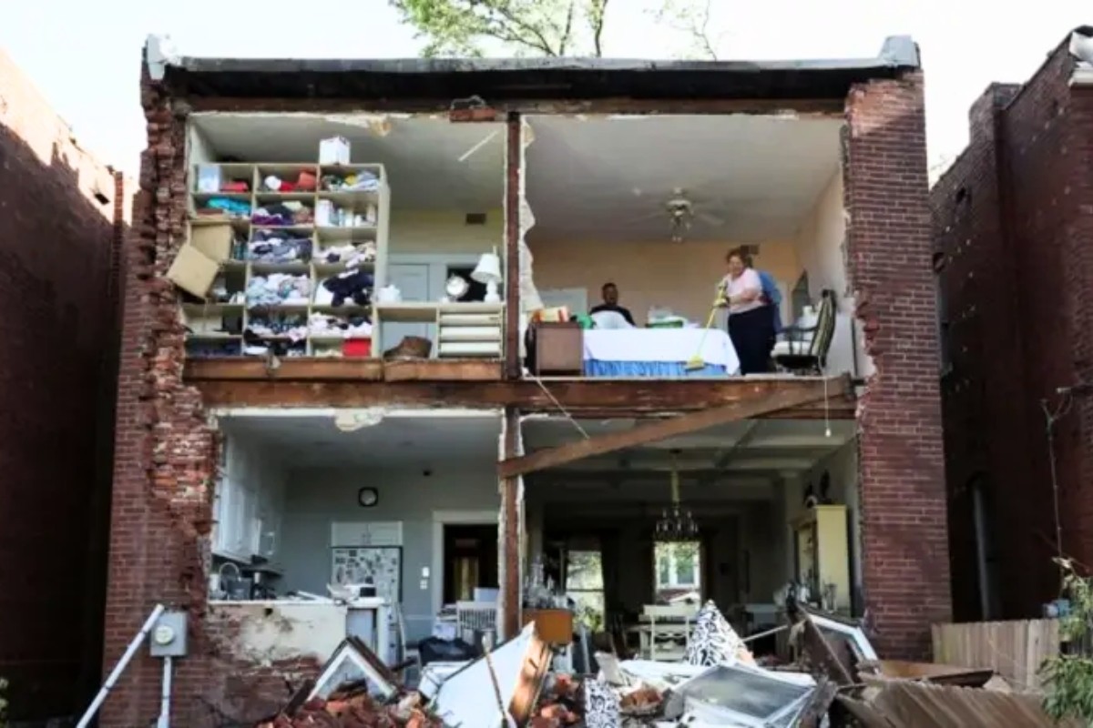 যুক্তরাষ্ট্রের তিন রাজ্যে টর্নেডোর তাণ্ডবে নিহত বেড়ে ২৭, কারফিউ জারি