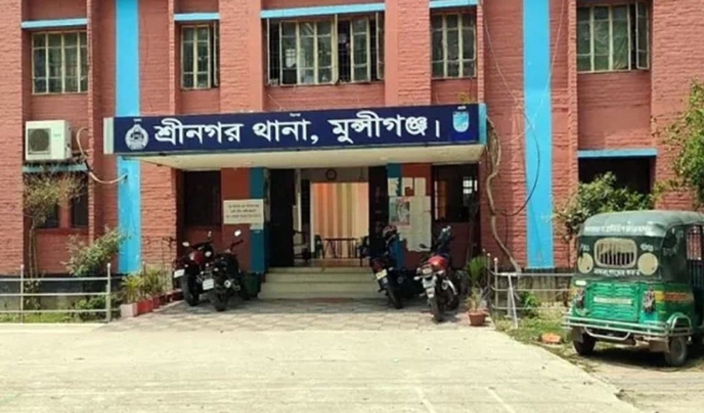 র ্যাব পরিচয়ে অপহরণ দুই প্রবাসীর ৩৬ লাখ টাকা লুটের অভিযোগ 1747394275 র‍্যাব পরিচয়ে অপহরণ, দুই প্রবাসীর ৩৬ লাখ টাকা লুটের অভিযোগ