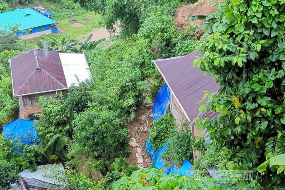 রাঙামাটিতে পাহাড়ধসের ঝুঁকি, আশ্রয়কেন্দ্রে ছুটছেন বাসিন্দারা
