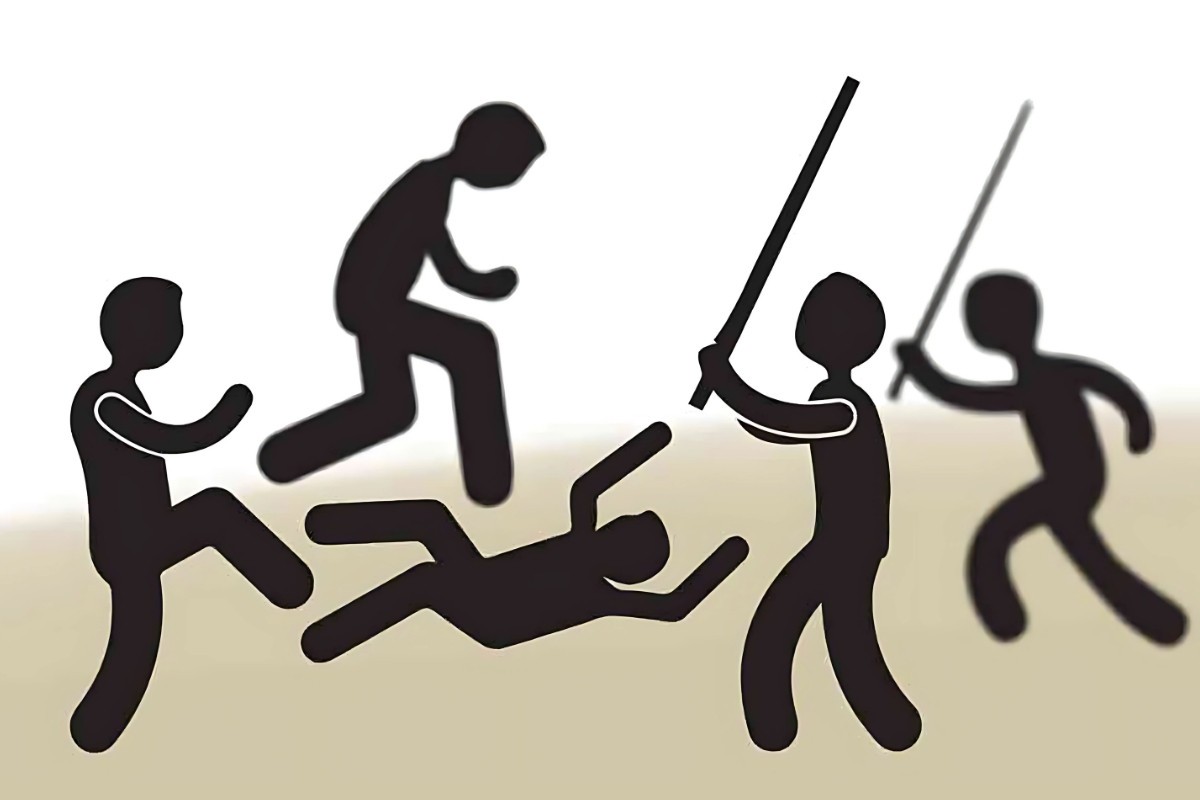 রাজধানীতে দুই ছিনতাইকারীকে গণপিটুনি, নিহত ১