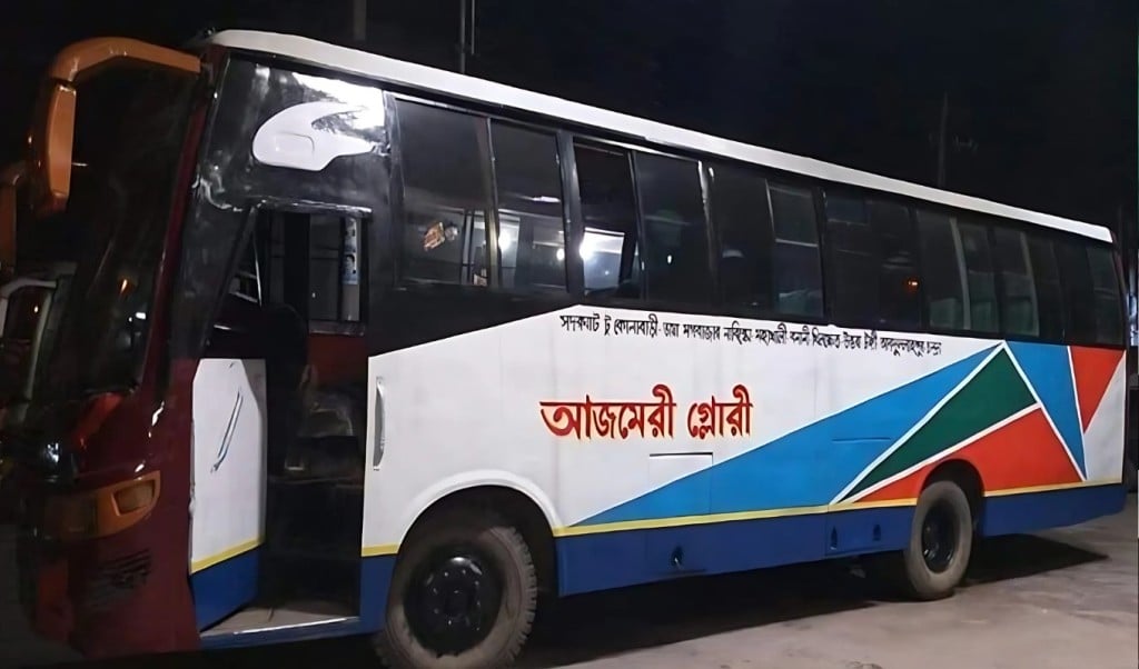 রাজধানীতে দুই বাসের চাপায় প্রাণ গেলো আজমেরী গ্লোরী কন্ডাক্টরের 1746506835 রাজধানীতে দুই বাসের চাপায় প্রাণ গেলো আজমেরী গ্লোরী কন্ডাক্টরের