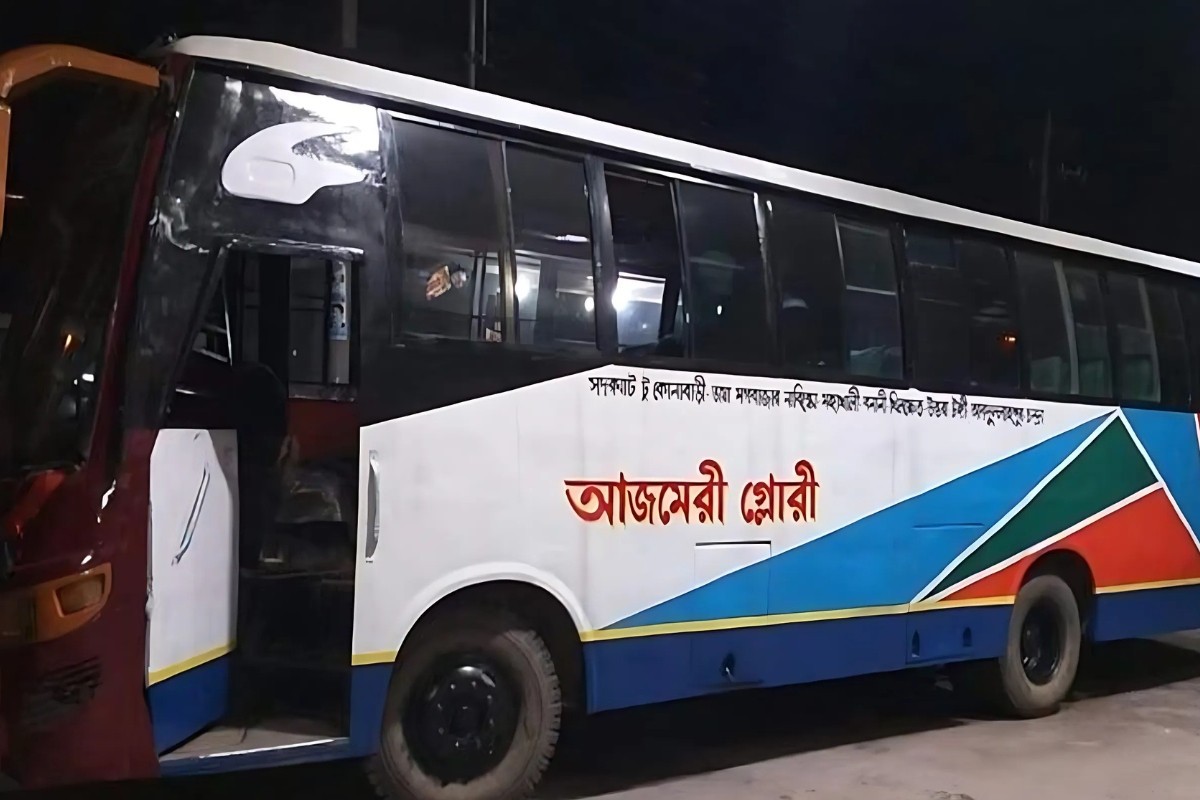 রাজধানীতে দুই বাসের চাপায় প্রাণ গেলো আজমেরী গ্লোরী কন্ডাক্টরের