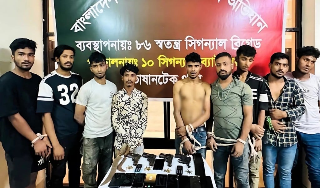 রাজধানীতে হিটলু বাবু গ্যাংয়ের প্রধানসহ গ্রেপ্তার ১০ 1747718125 রাজধানীতে হিটলু বাবু গ্যাংয়ের প্রধানসহ গ্রেপ্তার ১০
