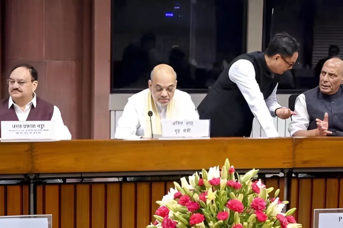 পাকিস্তানে ক্ষেপণাস্ত্র হামলায় শতাধিক ‘জঙ্গি’ নিহত, সর্বদলীয় বৈঠকে দাবি ভারতের প্রতিরক্ষামন্ত্রীর