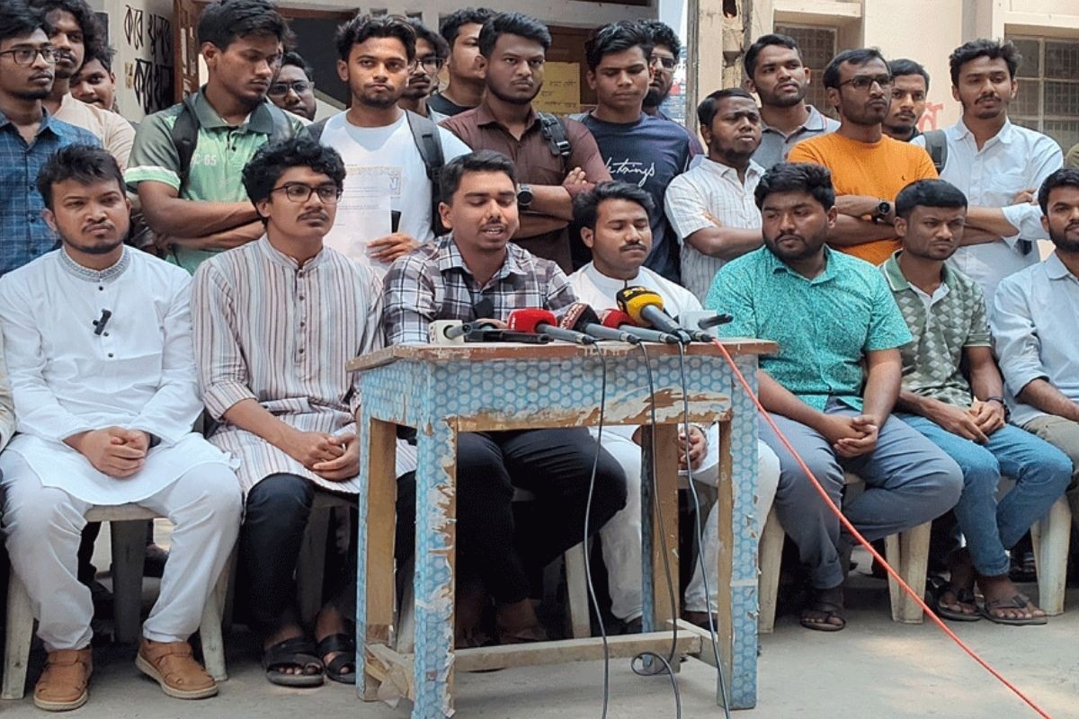 ৩ দিনের মধ্যে রাকসুর খসড়া ভোটার তালিকা প্রকাশের দাবি